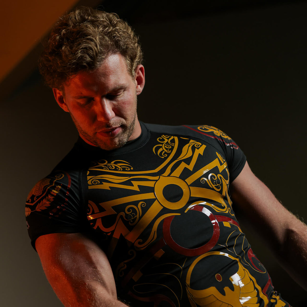 KEEPER OF SHADOWS COMPRESSION TOP